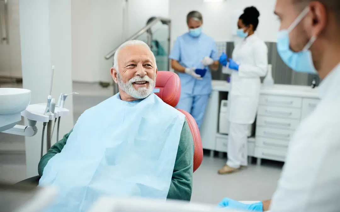 Se não tenho dentes naturais, para quê ir ao dentista?