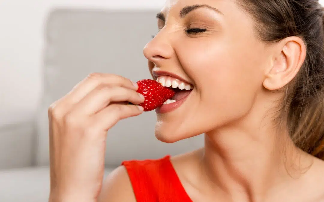 Alimentos que branqueiam os dentes de forma natural