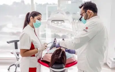 Como escolher uma clínica para implantes dentários: 4 indicadores a analisar