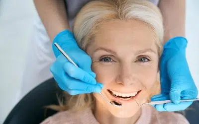 Primeiras horas após a cirurgia de implantes dentários: o que é normal e o que não é